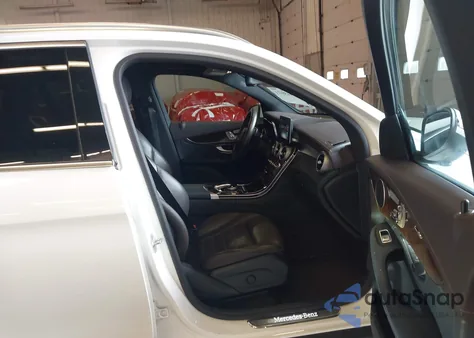 2016 Mercedes-Benz Glc 300 4Matic z USA, uszkodzony, nr VIN WDC0G4KB6GF064370